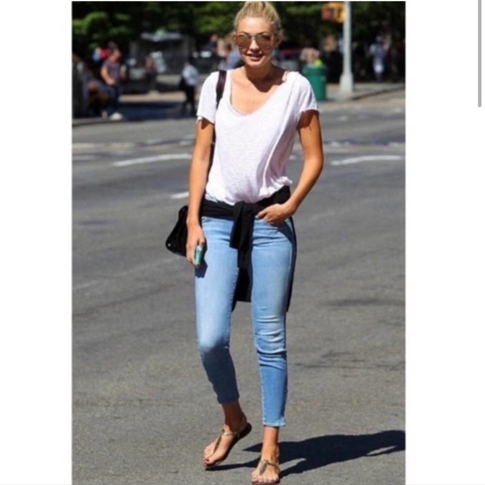 💙🤍Mother the looker crop light kitty jeans 💙🤍size 26